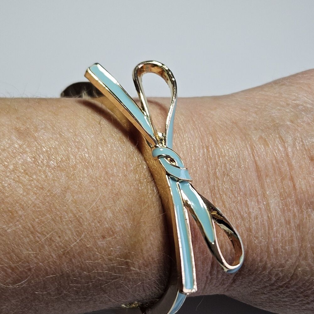 *Sale* Gold Tone Pastel Blue Bow Bracelet 6.5"